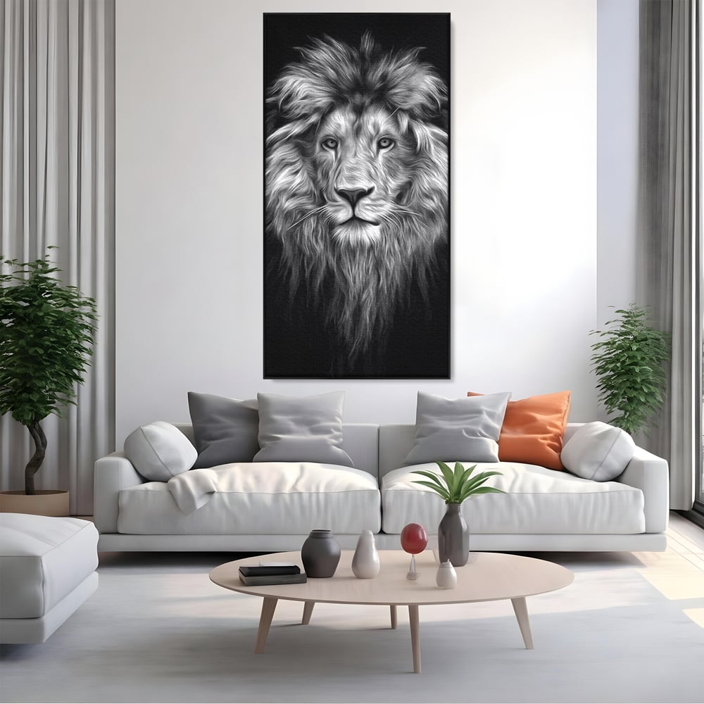 Tablou canvas cu tablou canvas cu leu alb negru, in rama de aluminiu negru, pe perete intr-un living